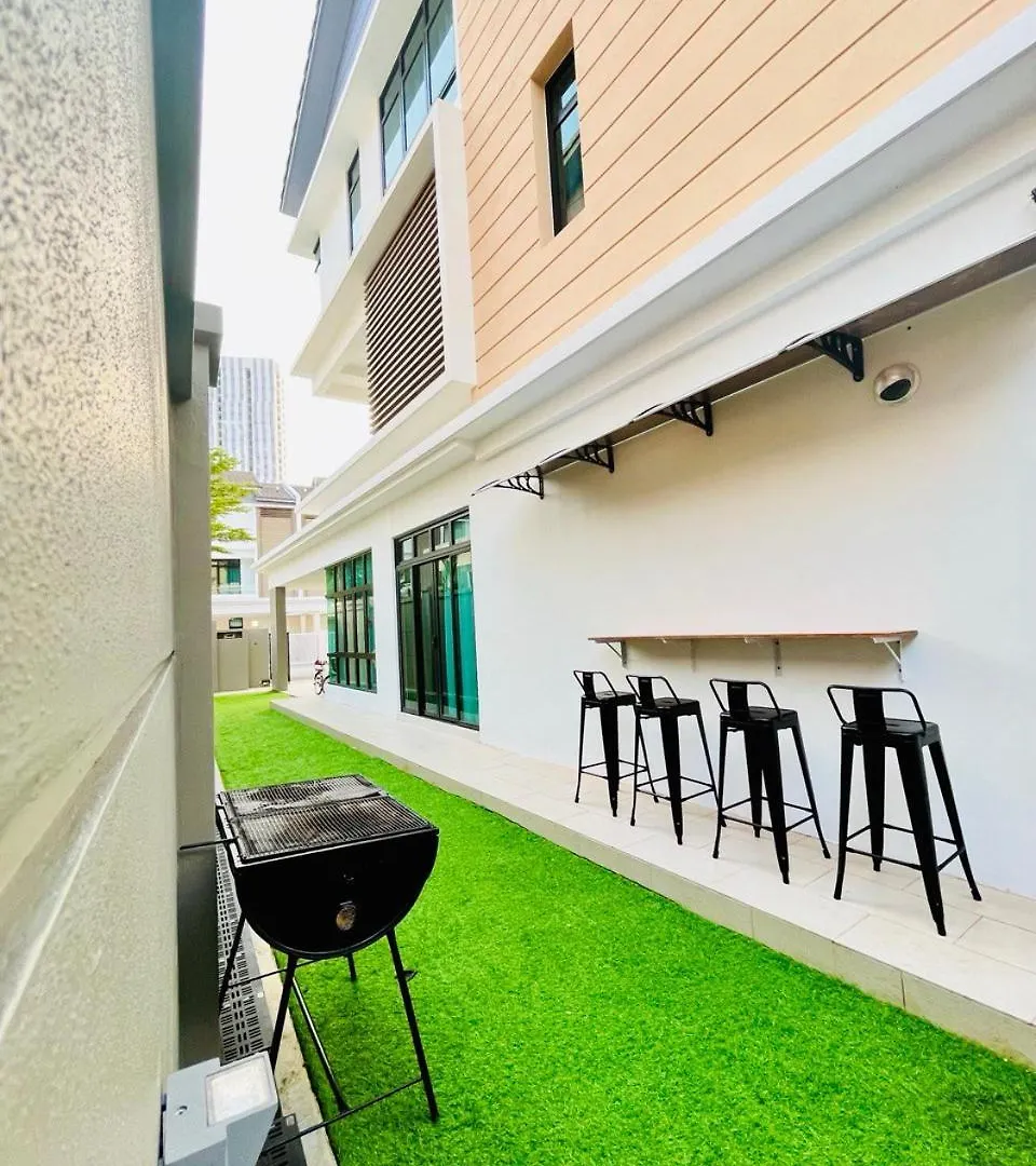 Hébergement de vacances Happy Villa - Private Pool, 5Br, Ktv, Bbq, Ps5 Just 3 Mins To Batu Ferringhi Beach! Malaisie