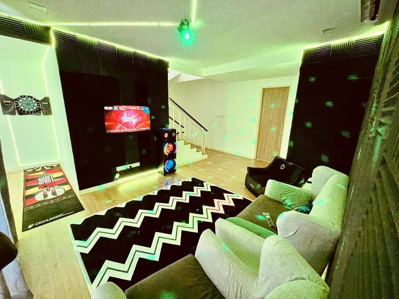 Happy Villa - Private Pool, 5Br, Ktv, Bbq, Ps5 Just 3 Mins To Batu Ferringhi Beach! 0*,  Malajsie