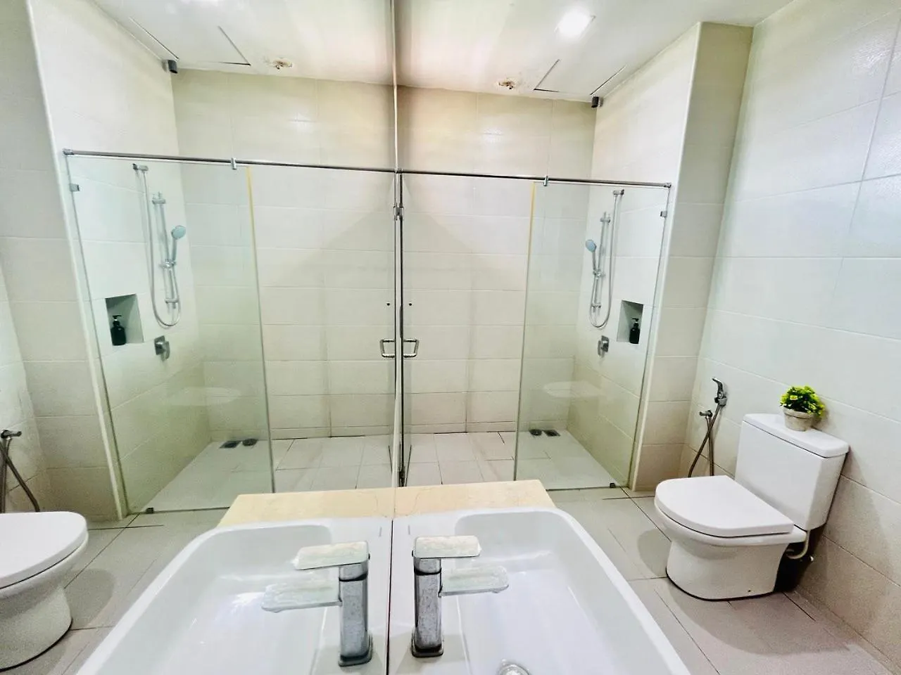 Happy Villa - Private Pool, 5Br, Ktv, Bbq, Ps5 Just 3 Mins To Batu Ferringhi Beach! 0*,  Malajsie