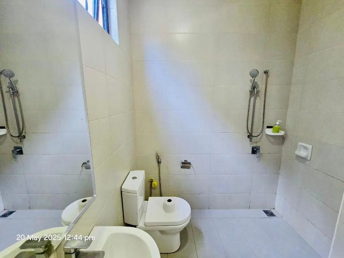 Дом отдыха Happy Villa - Private Pool, 5Br, Ktv, Bbq, Ps5 Just 3 Mins To Batu Ferringhi Beach!
